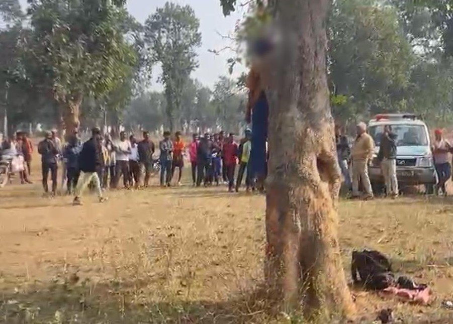 CG News : खलीबा जंगल में पेड़ से लटका मिला युवती का शव, इलाके में फैली सनसनी, पुलिस जांच में जुटी