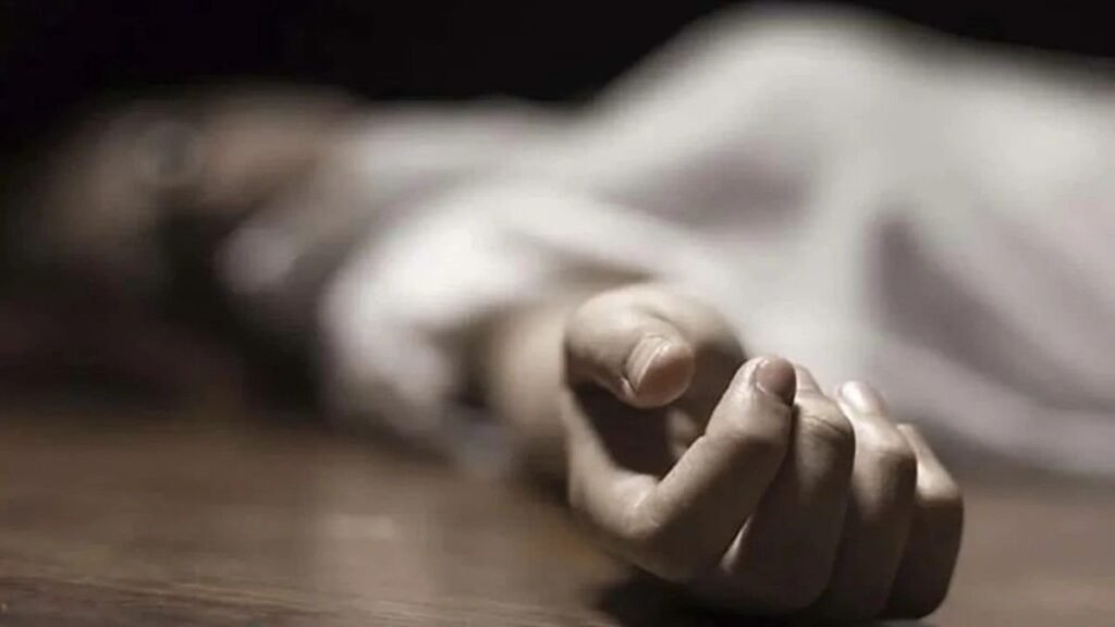 Nurse Death Case : स्वास्थ्य केंद्र की छत पर नर्स की लाश मिलने से मचा हड़कंप, अस्पताल स्टाफ में दहशत का माहौल