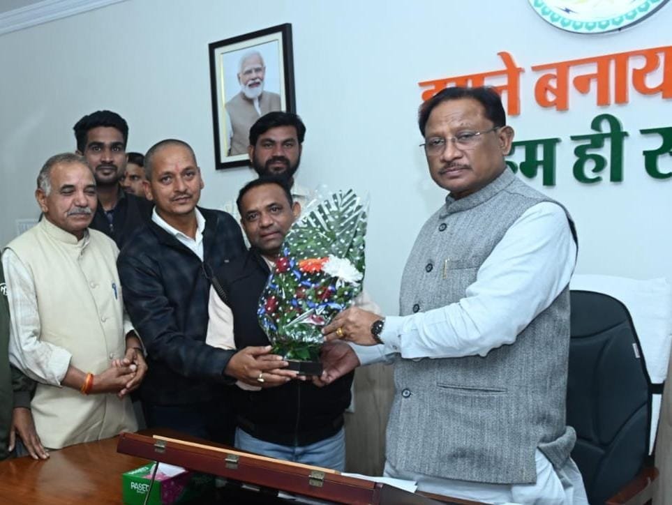 मुख्यमंत्री श्री विष्णु देव साय से कुंभकार समाज के प्रतिनिधि मंडल की सौजन्य मुलाकात.