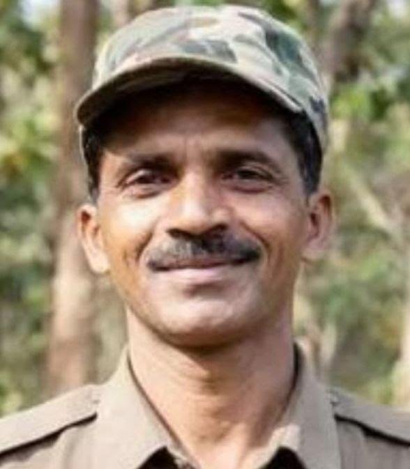 माओवादी नेता सोमन्ना का सरेंडर: 20 लाख के इनामी समेत 8 नक्सलियों ने डाली बंदूकें, सुरक्षाबलों की ऐतिहासिक जीत