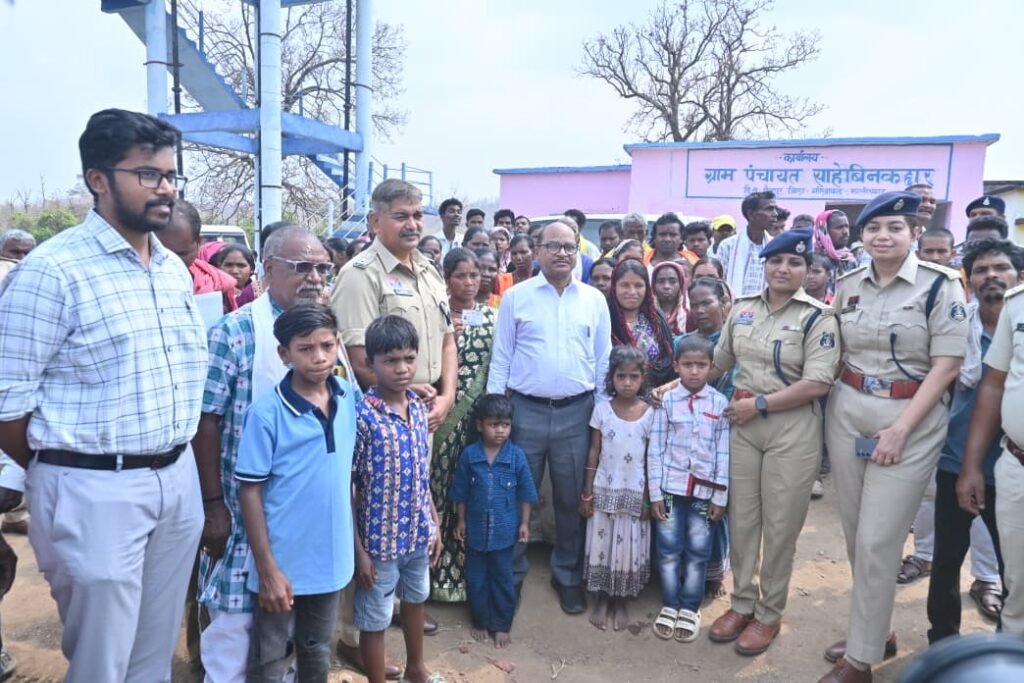 नक्सल मुक्त गरियाबंद: साहेबिनकछार में लगा जिला स्तरीय जनसमस्या निवारण शिविर, 65 मामलों का मौके पर निपटारा