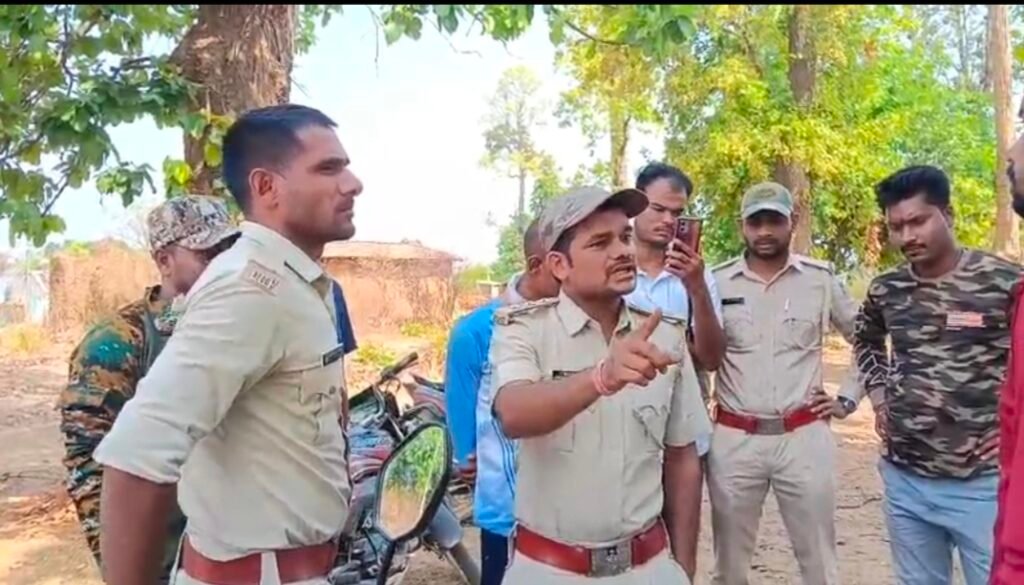 ओडिशा सीमा से सटे आमामोरा क्षेत्र में वन अमले की सख्ती से महिला समूह परेशान, कार्रवाई की धमकी और लेन-देन की आशंका से बढ़ी चिंता