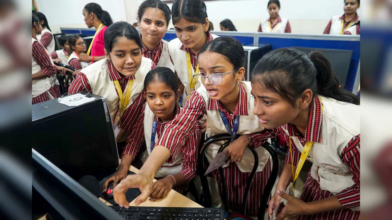 धवलपुरडीह हाई स्कूल में योगिता बारले ने 91.5% के साथ किया टॉप, छात्रों का शानदार प्रदर्शन