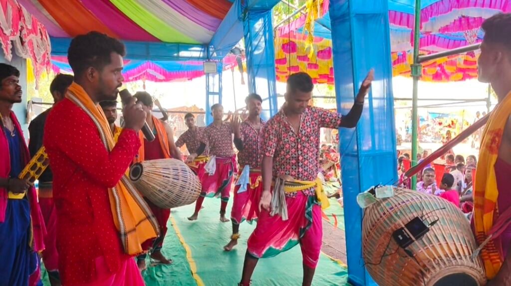 ग्राम कोयबा में अष्ट प्रहरी कीर्तन का भव्य आयोजन, उमड़ी श्रद्धालुओं की भीड़