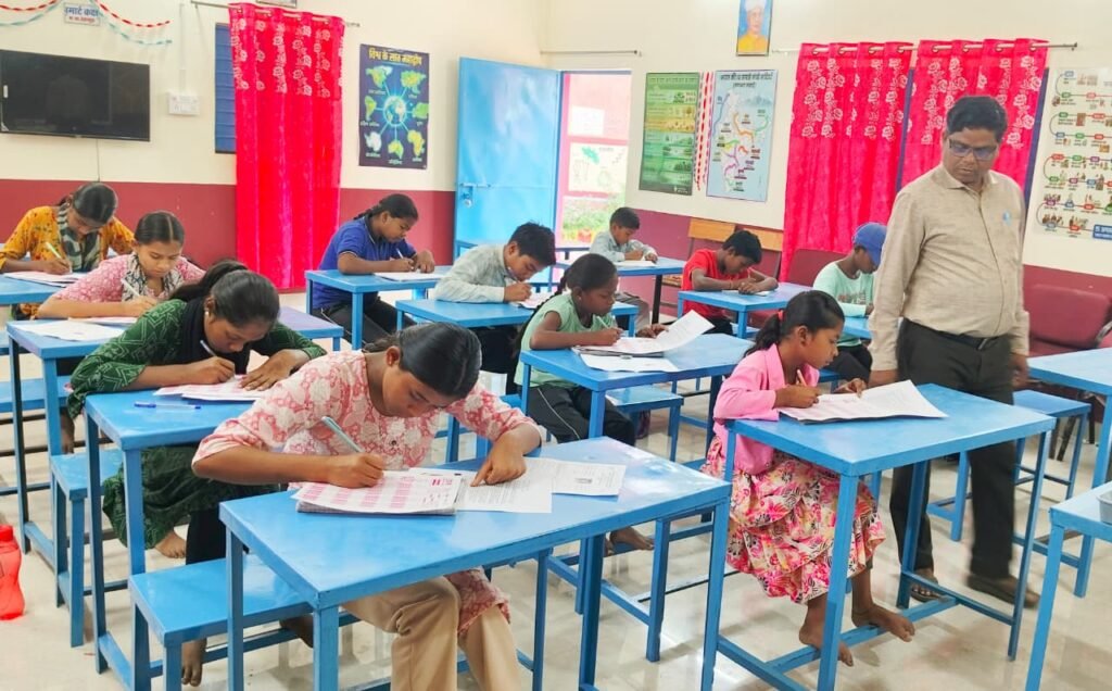 मॉक टेस्ट तैयारी से मजबूत हो रही छात्रों की नींव