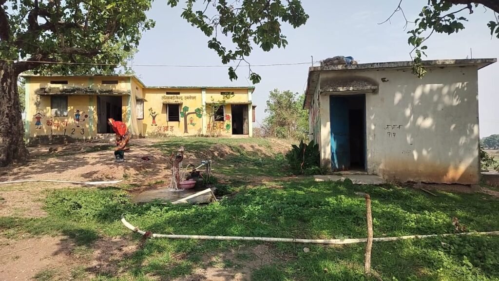 भानोरा में सरकारी जमीन पर बढ़ता अवैध कब्जा, त्योहार मनाने और सार्वजनिक सुविधाओं तक पहुंच का रास्ता हुआ प्रभावित