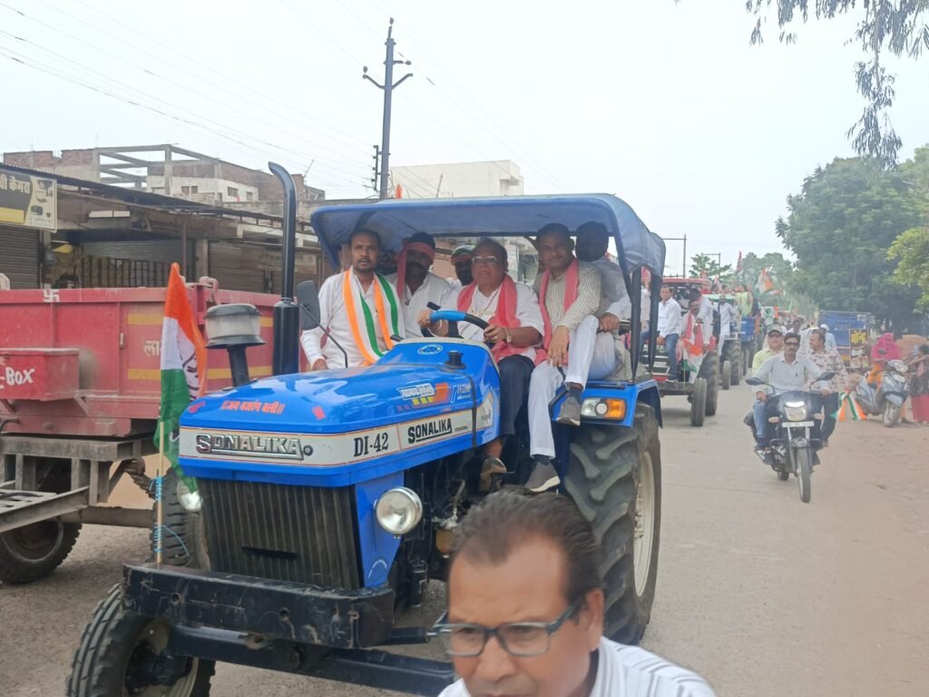 राजिम में किसानों का शक्ति प्रदर्शन, हजारों ट्रैक्टरों के साथ निकाली रैली, चक्काजाम कर सरकार के खिलाफ किया प्रदर्शन