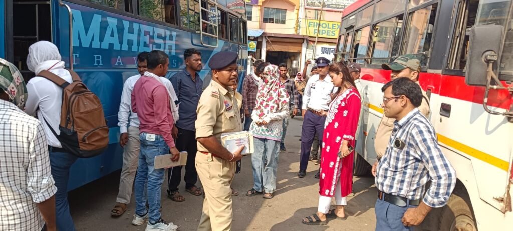 यात्री सुरक्षा पर सख्त कार्रवाई: 10 बसों की जांच में मिली गंभीर खामियां, एक बस जब्त