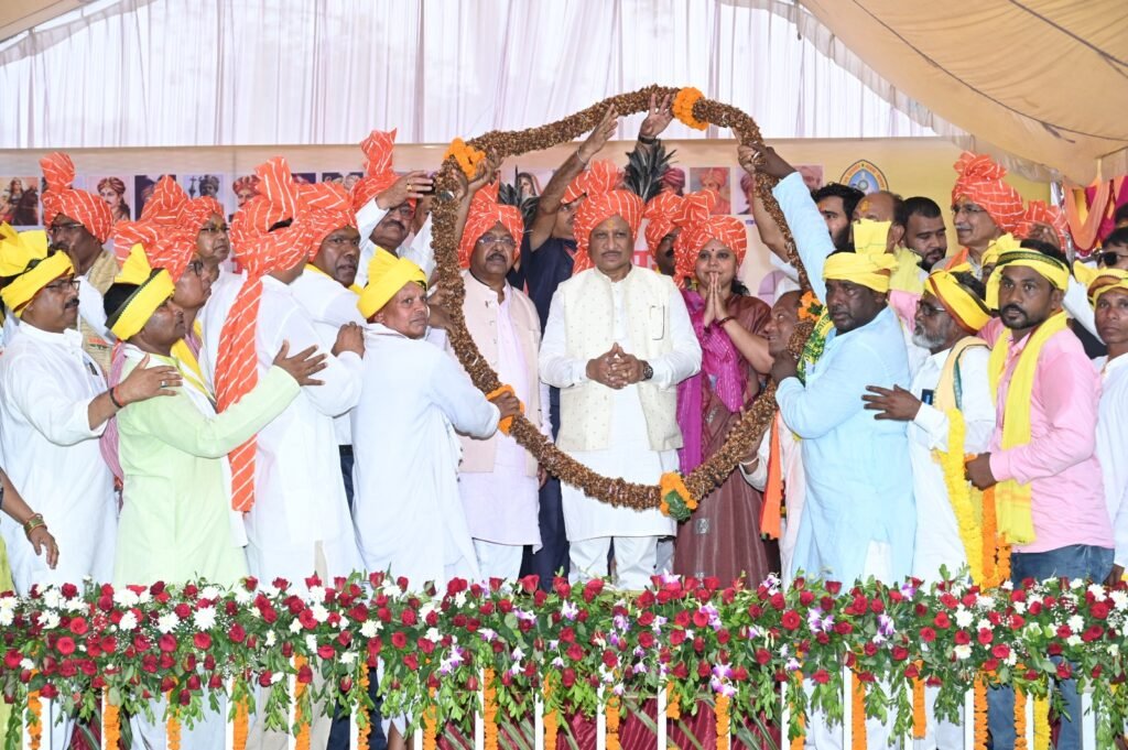 कचना धुरवा गोंडवाना भवन का लोकार्पण, मुख्यमंत्री विष्णुदेव साय ने दी 63 लाख रुपये की अतिरिक्त सौगात