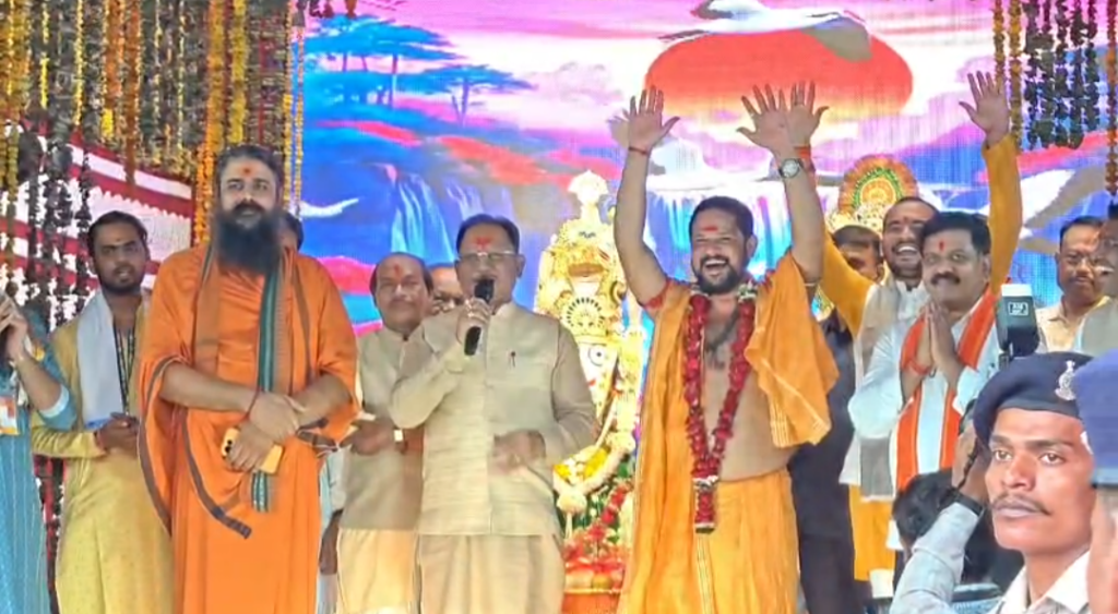 अमलीपदर की रथयात्रा में शामिल हुए मुख्यमंत्री विष्णुदेव साय, भगवान जगन्नाथ के दर्शन कर प्रदेश की सुख-समृद्धि की कामना की