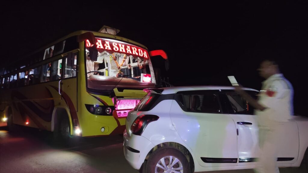 गरियाबंद: नशे में धुत वन परिक्षेत्र अधिकारी का बीच सड़क पर हाईवोल्टेज ड्रामा, यात्री बस रुकवाकर चालक से की अश्लील गाली-गलौज