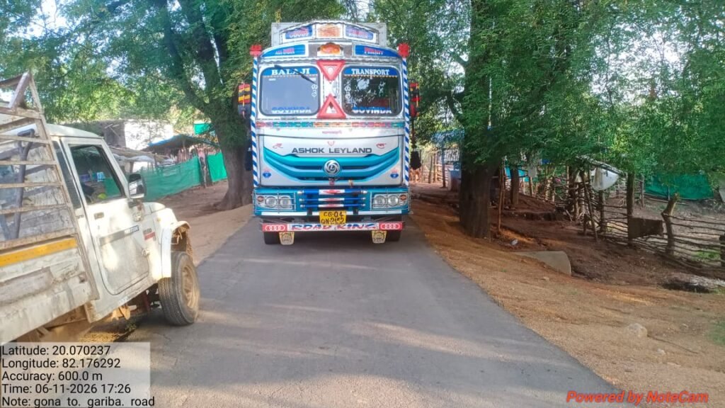 12 टन की सड़के , 30 टन का बोझ: क्षमता से ढाई गुना ज्यादा भारी ट्रकों ने उधेड़ दी गरियाबंद-ओडिशा सीमा की PMGSY सड़के