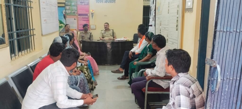 एसपी वेदव्रत सिरमौर के निर्देश पर टीआई सिद्धेश्वर प्रताप सिंह ने ली बैठक, बाहरी किराएदारों व मुसाफिरों के सत्यापन का अभियान शुरू