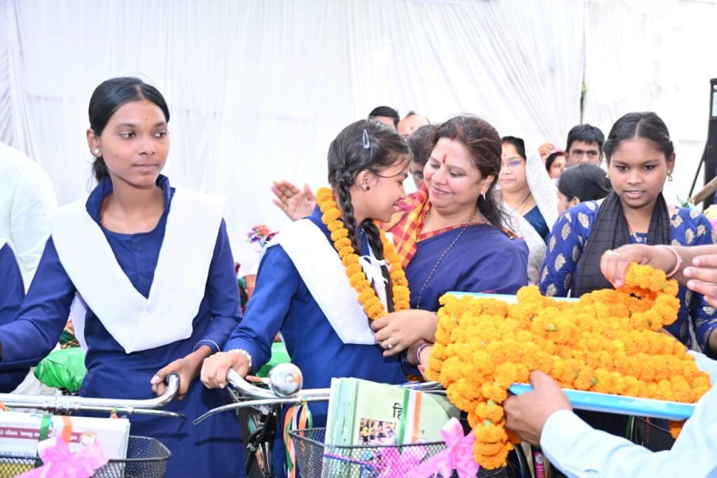 मैनपुर में शाला प्रवेशोत्सव: बच्चे ही कल का भविष्य, शिक्षा से प्रशस्त होगा विकास का मार्ग