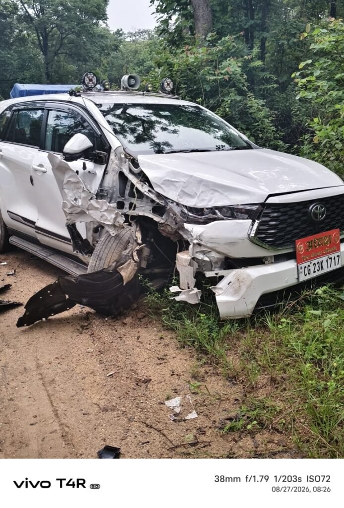 गरियाबंद में सड़क हादसा: जिला पंचायत अध्यक्ष गौरी शंकर कश्यप बाल-बाल बचे