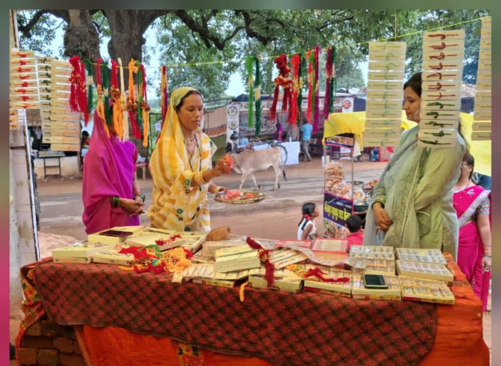 रक्षाबंधन पर ‘बिहान’ की दीदियों ने थामा स्वावलंबन का धागा, राखी बनाकर कमा रहीं अतिरिक्त आय