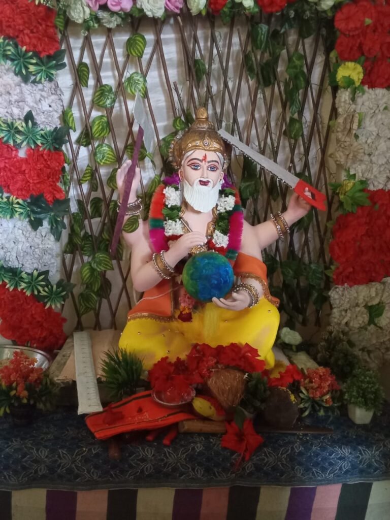 मैनपुर(जाडापदर) आईटीआई में विश्वकर्मा जयंती धूमधाम से मनाई गई, पूर्व विद्यार्थियों का हुआ सम्मान