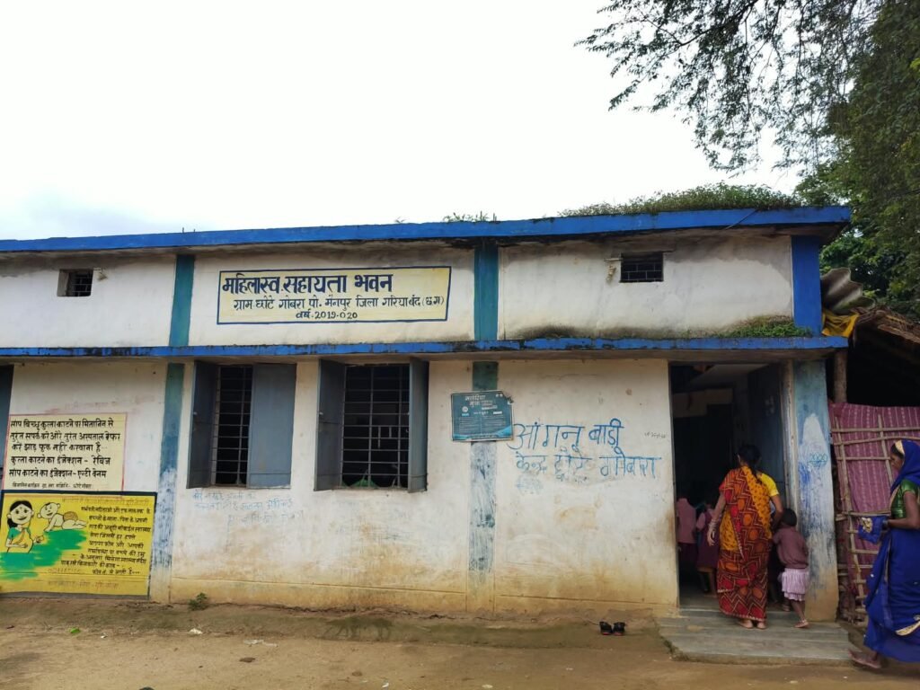 विभाग की घोर लापरवाही: बच्चों की पहली पाठशाला का हिसाब नहीं, कागजों पर चल रहा निर्माण