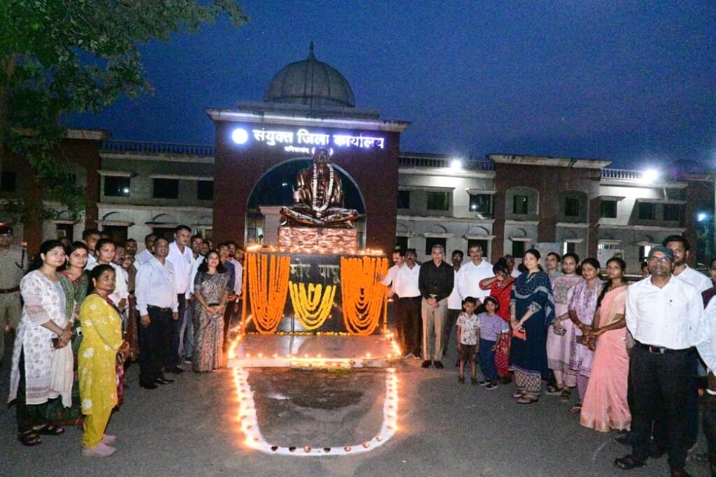 दीपों की रोशनी से जगमगाया कलेक्टोरेट परिसर, जिलेभर में गूंजा ‘आशीर्वाद का दीया’ का संदेश
