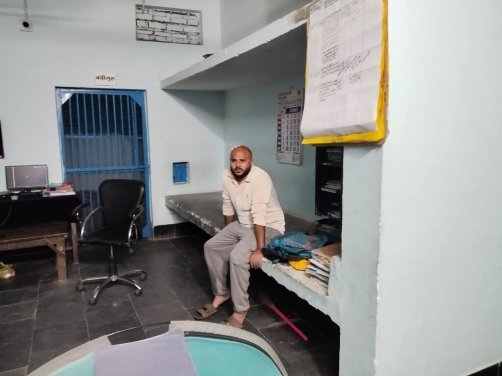 गरियाबंद: दुर्गा पंडाल के पास तलवार लहराने की सूचना, डायल 112 की त्वरित कार्रवाई