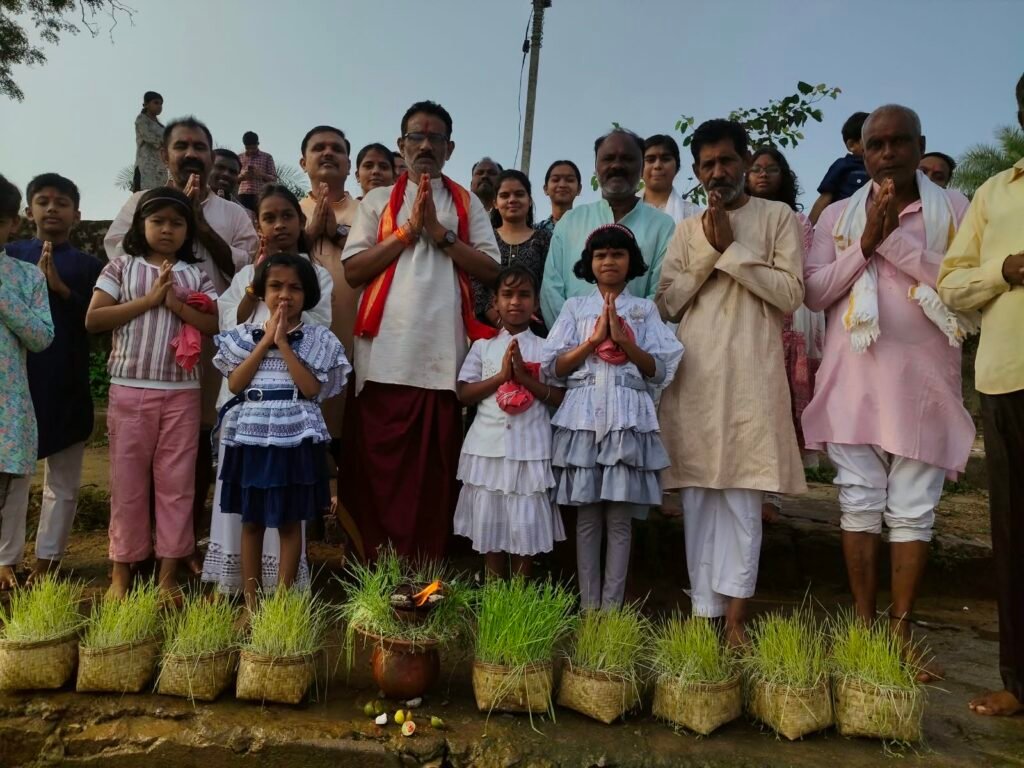 महानवमी पर मां दुर्गा मंदिर मैनपुर में उमड़े श्रद्धालु, जंवारा विसर्जन और कन्या पूजन के साथ व्रत का किया पारणा